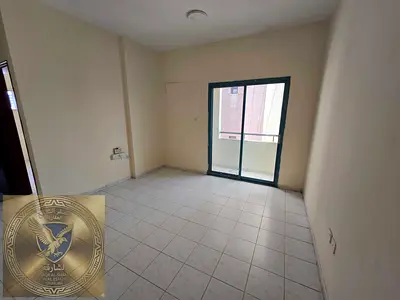 للإيجار السنوي ارخص غرفة وصالة مع بلكونة موقع مميز على الشارع العام جانب هايبر النستو واللولو