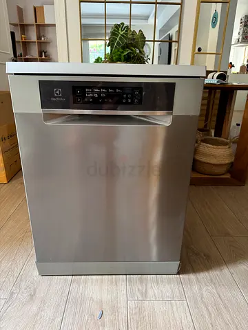 Used stainless steel built-in dishwasher - good working condition
