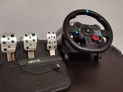 Logitech G29Racing Wheel with Pedals no power cable but I have the rest of cables Working Condition