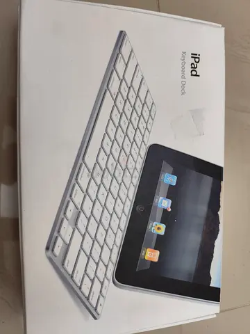 Apple iPad Keyboard Dock (original) in box