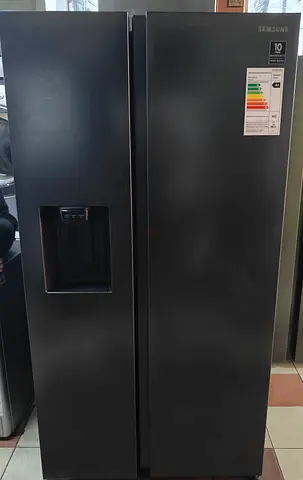 Samsung Side-by-Side Refrigerator with Water Dispenser - Black, Good Condition