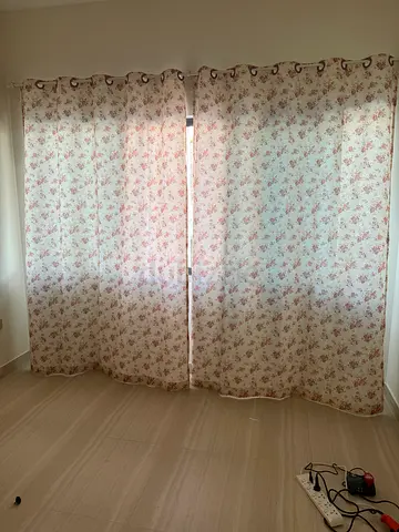 Pair of floral fabric silky curtains - light-blocking, ready to hang. 170x250 cm each one