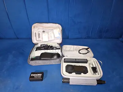 Insta360 X5 Essentials Bundle - Accessories - Metal Case - 512 GB Memory Card