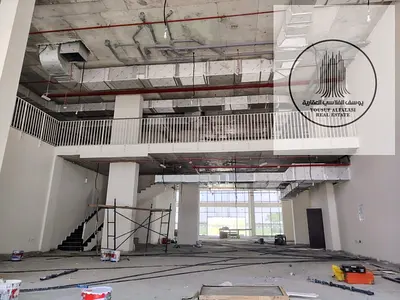Excellent price for rent: fully equipped 3-story commercial building with 30 parking spaces