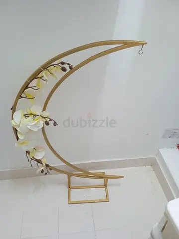 Gold Moon-Shaped Metal Floral Stand (Decor/Backdrop Prop)