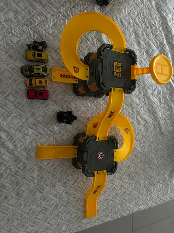 Kids Multi-level Car Track Playset with 5 Toy Cars