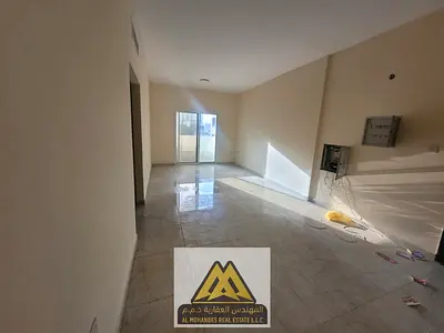 بناية سكنية تجارية زاوية بعائد استثماري مرتفع وموقع استراتيجي قريب من الكورنيش والطرق الرئيسية