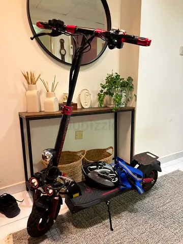 Kugoo D-Pro electric scooter with original keys in an excellent condition