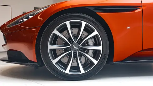 2017 Aston Martin DB11 照片 8
