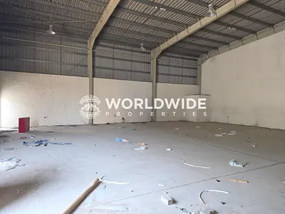 فوری منتقلی کے لیے دستیاب | الجرف، عجمان میں 80 کلو واٹ بجلی کی سہولت کے ساتھ 5000 مربع فٹ کا ویئر ہاؤس کرایے کے لیے