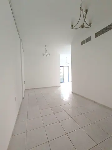 شقة غرفتين وصالة للإيجار السنوي في الشارقة منطقة القاسمية الند شارع الملك فيصل بجوار نستو مباشرة بموقع مميز وحيوي.