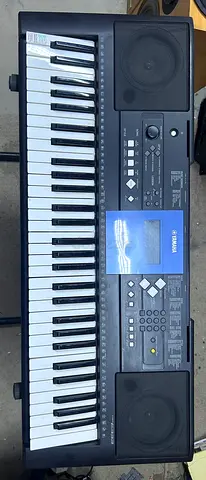 Yamaha PSR-E333 61-Key Keyboard – With Original Box  Stand ( good  Condition)