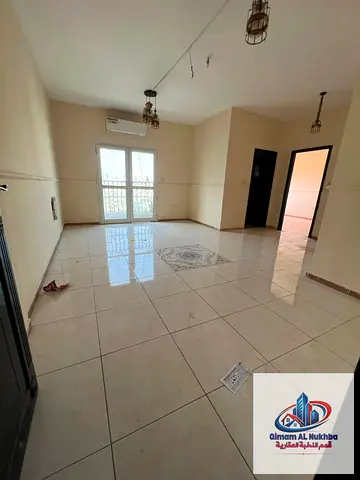 القليعه الشارقة\ شقة غرفه وصالة مع بلكونه رائعه مساحة كبيرة ومريحة،مجهزة بتكييف مركزي وغاز مركزي،داخل بناية نظيفة ومرتبه مع مخرج سهل جدا لدبي وعجمان