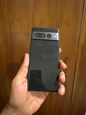 Google Pixel 7 Pro dot in lcd