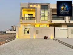 Townhouse with high-end finishes, price includes registration fees, prime location close to all esse