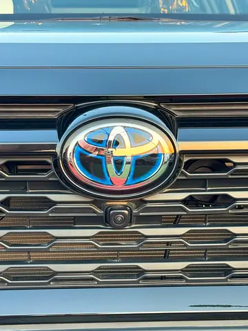 2025 Toyota RAV 4 — фото 12