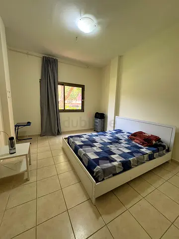 Executive Ensuite Room in The Gardens — Quiet Share, Metro on Your Doorstep.