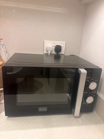 Black+Decker Compact Countertop Microwave - Good Working Condition