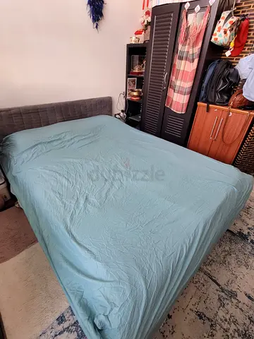 MOVING OUT SALE: Queen cotton bedsheet- good condition
