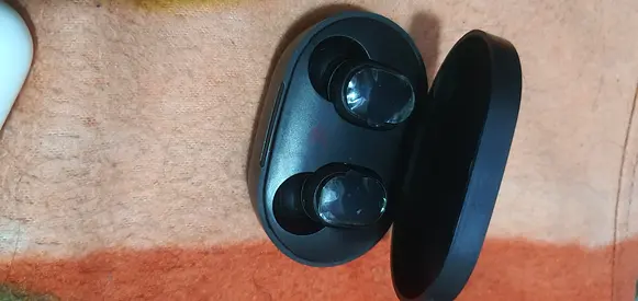 Wireless Bluetooth Earbuds with Charging Case - Good Condition