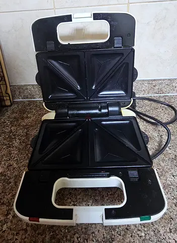 Used Sandwich Maker / Toastie Maker - 2-Slice