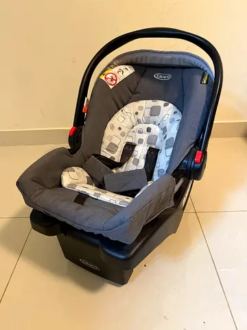 Graco Infant Car Seat - Rear Facing Baby Carrier, Good Condition