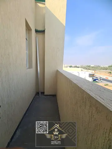 FIVE BEDROOMS TOWNHOUSE AVAILABLE FOR RENT IN A FAMILY COMMUNITY