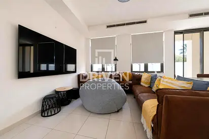 Bright and Well-managed Villa with Private Garden