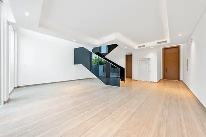 Brand new | 14 months | Easy access to Bay