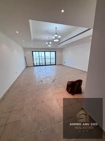 اطلالة بحرية _ 3 غرف ماستر _ خزائن حائط _ غرفة خادمة _ غرفة غسيل _ 5 حمام _ اكبر واجمل شقه ثلاث غرف وصاله مع بلكون اطلاله بحريه