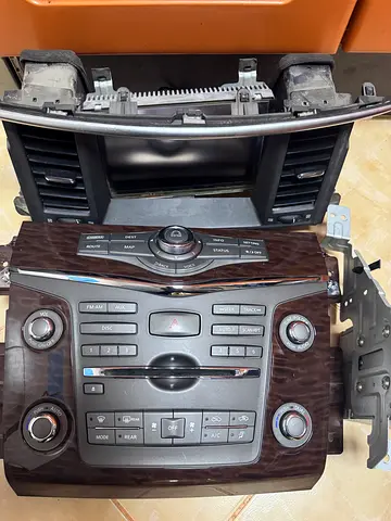 Genuine OEM Nissan Patrol SE Platinum 2017 Navigation Stereo / Head Unit with Screen