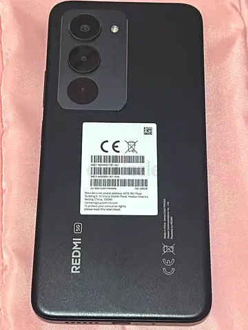 Redmi 155G,8GB RAM, 256GB. Only 1 month used, mint condition, battery 100%. Price: 750 AED, negotiab