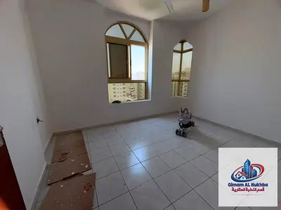 Beautiful room and living room, close to all services, near the Dubai exit.