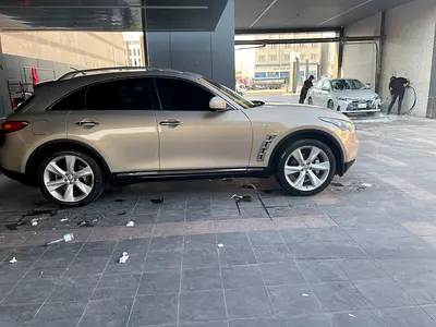 2011 Infiniti FX50 照片 10