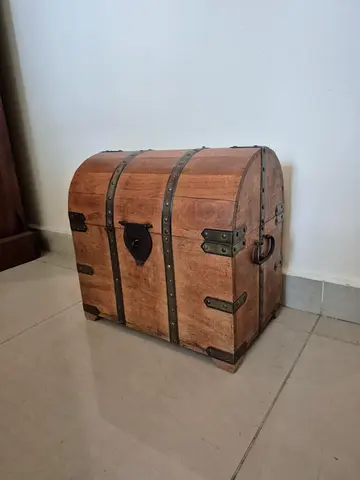 wooden bottles chest