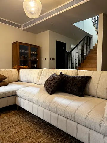 Sofa sectional AED 3000