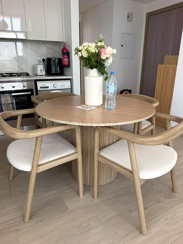 Round table with 4 chairs