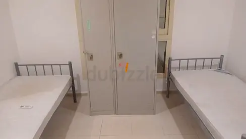 Executive accommodation for Men near Abul Hail metro station with car parking