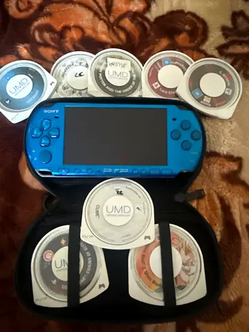 Excellent Condition Chrome Blue PSP Bundle + Original Charger Games