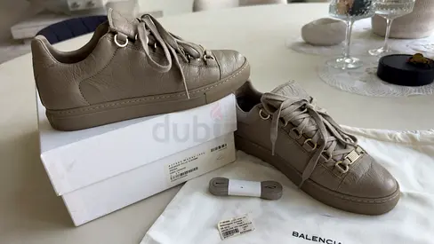 Balenciaga Arena Low Top Leather Sneakers - Size 37 (Beige)