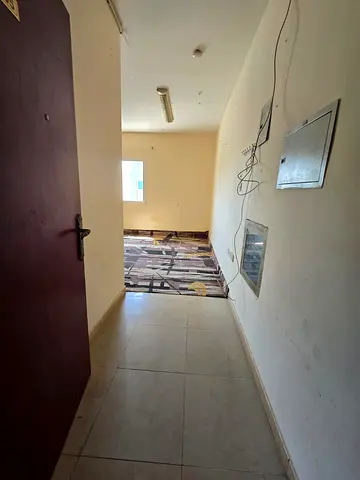 For annual rent in Al Shazaqah. Available now. Studio with semi-separate kitchen, excellent spaces. Price 17,000 AED. Payment in 4 or 6 installments.