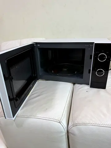 Compact countertop microwave oven with grill function - good condition