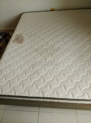King size mattress in good condition - CoolTech foam