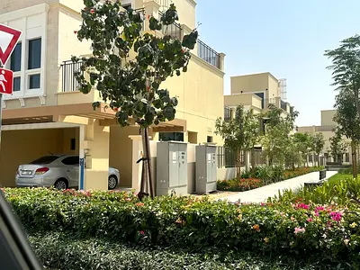 Spacious 4BR Townhouse | Park View | Vacant