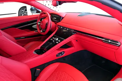 صورة 14 لـ 2024 Aston Martin DB12