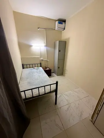 Closed partition with window