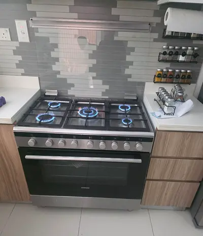 Free Delivery- SIEMENS Latest Model 5-Burner Full Gass Cooking Range 90x60 CM