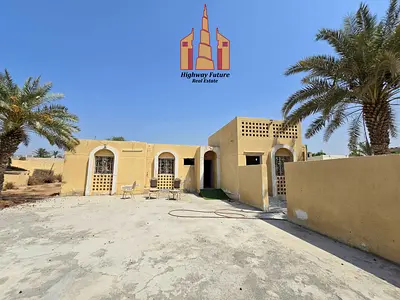 Very big yard garden parking outside Molhaq 4 bedroom villa hall Majlis only local gcc old villa 1.8m