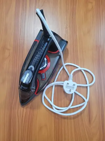 MOVING OUT SALE: Steam Iron in Good Working Condition
