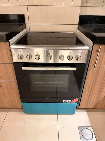 Midea electric cooker for sell 60by60cm good working